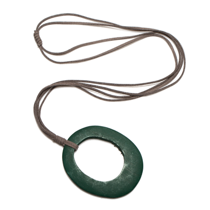 Pendentif ovale simple sur suède