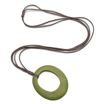 Pendentif ovale simple sur suède