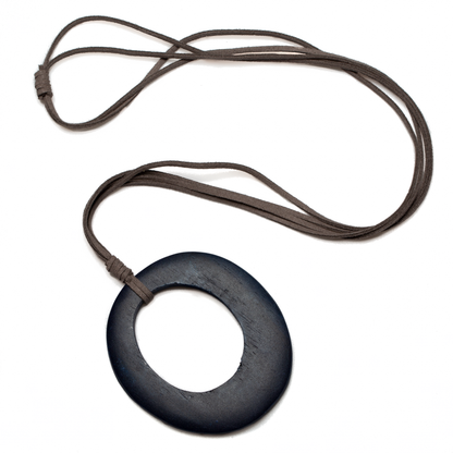 Pendentif ovale simple sur suède