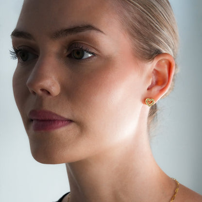 FOREVER Gold: Boucles d'oreilles clous éblouissantes en zircone cubique (CZ) en forme de cœur