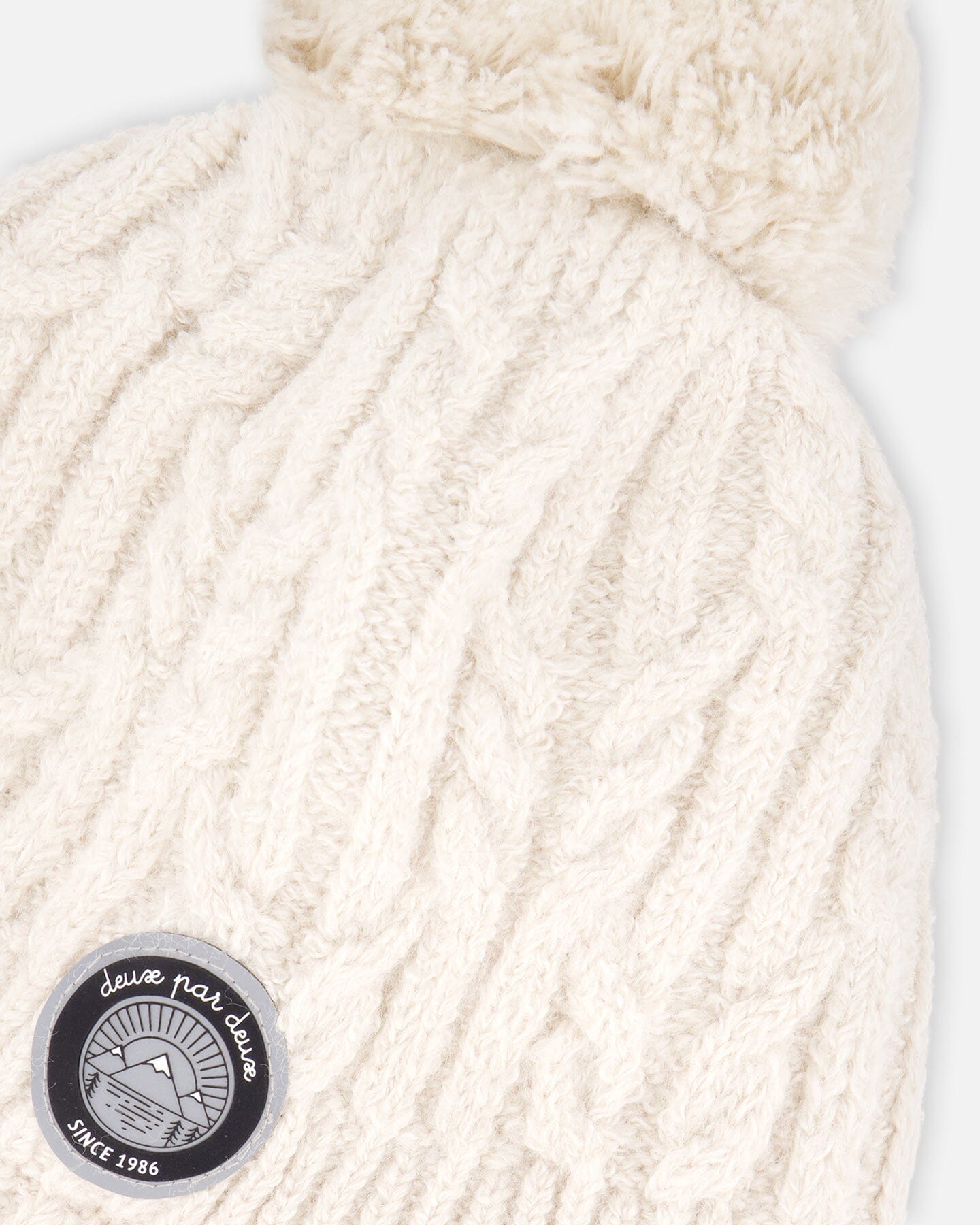 Bonnet d'hiver doublé avec pompon blanc cassé