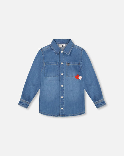 Chemise en jean bleu clair avec poches plaquées et écusson pomme