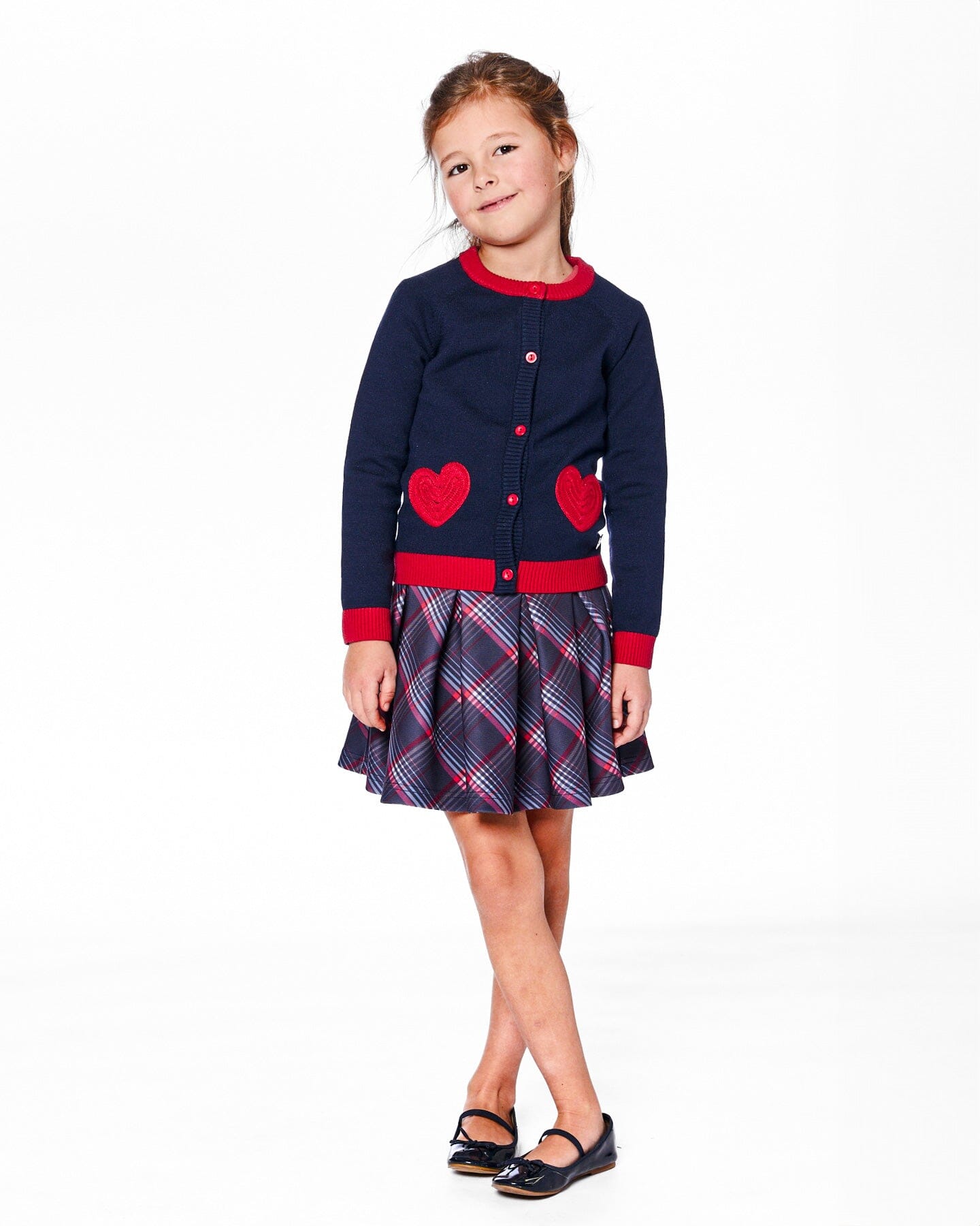 Cardigan en maille bleu marine avec cœurs brodés rouges