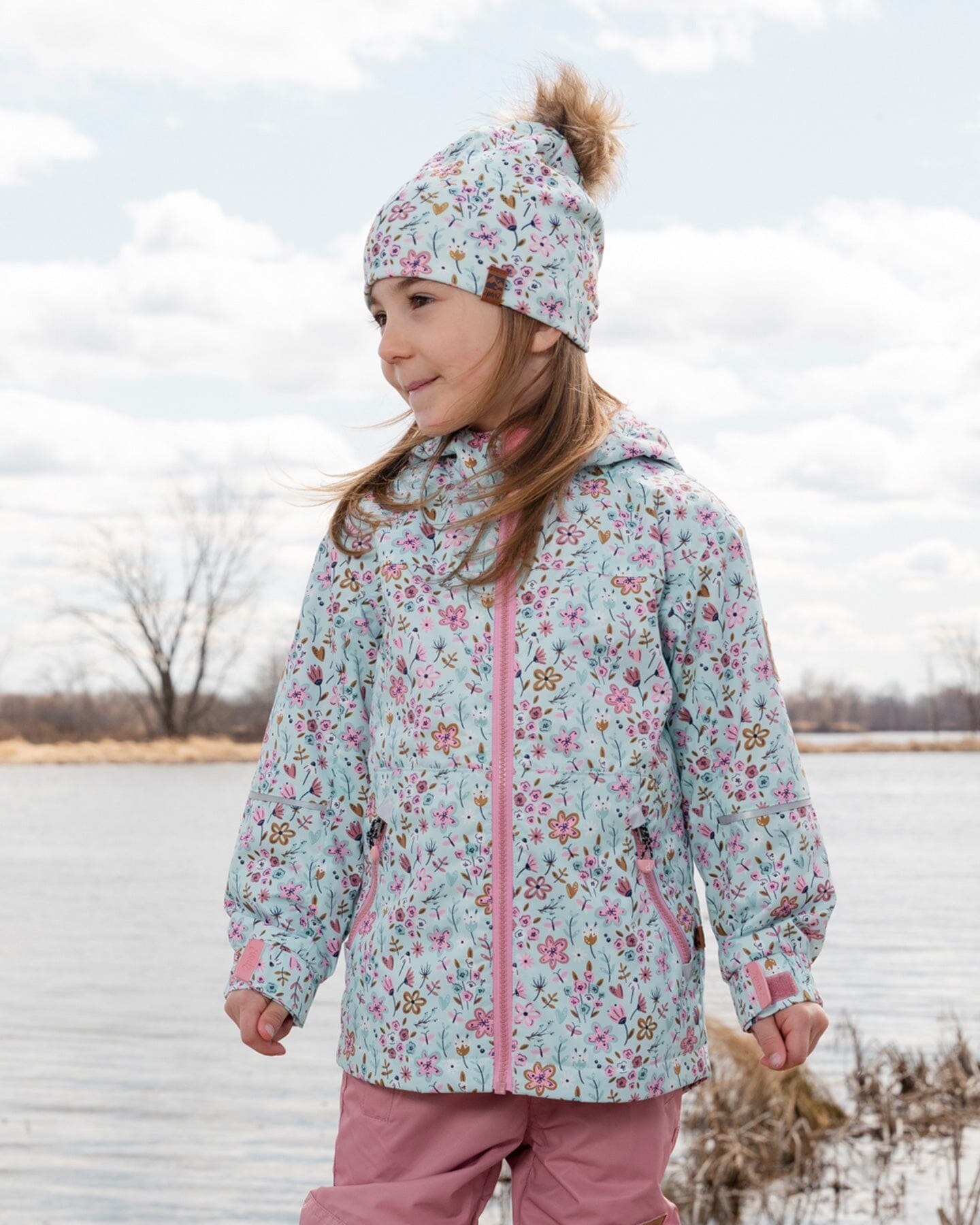 Bonnet en jersey extensible bleu à mini imprimé fleuri avec pompon