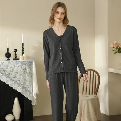 Ensemble pyjama trois pièces pour femme avec cardigan et bretelles style français