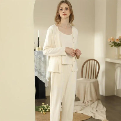 Ensemble pyjama trois pièces pour femme avec cardigan et bretelles style français