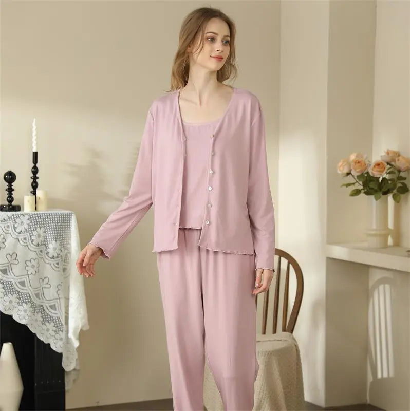 Ensemble pyjama trois pièces pour femme avec cardigan et bretelles style français