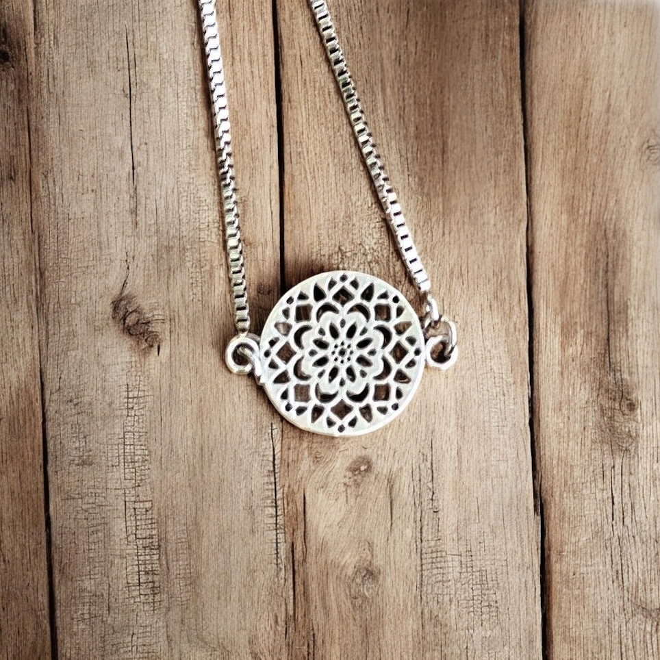 Bracelet ajustable - Médaillon argenté