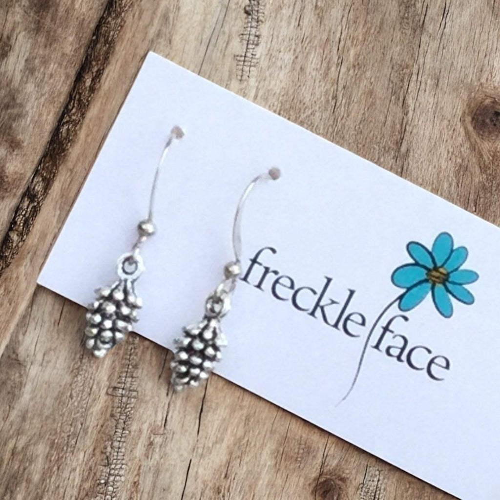Boucles d'oreilles Pommes de Pin – Boucles d'oreilles pendantes hypoallergéniques inspirées de la nature