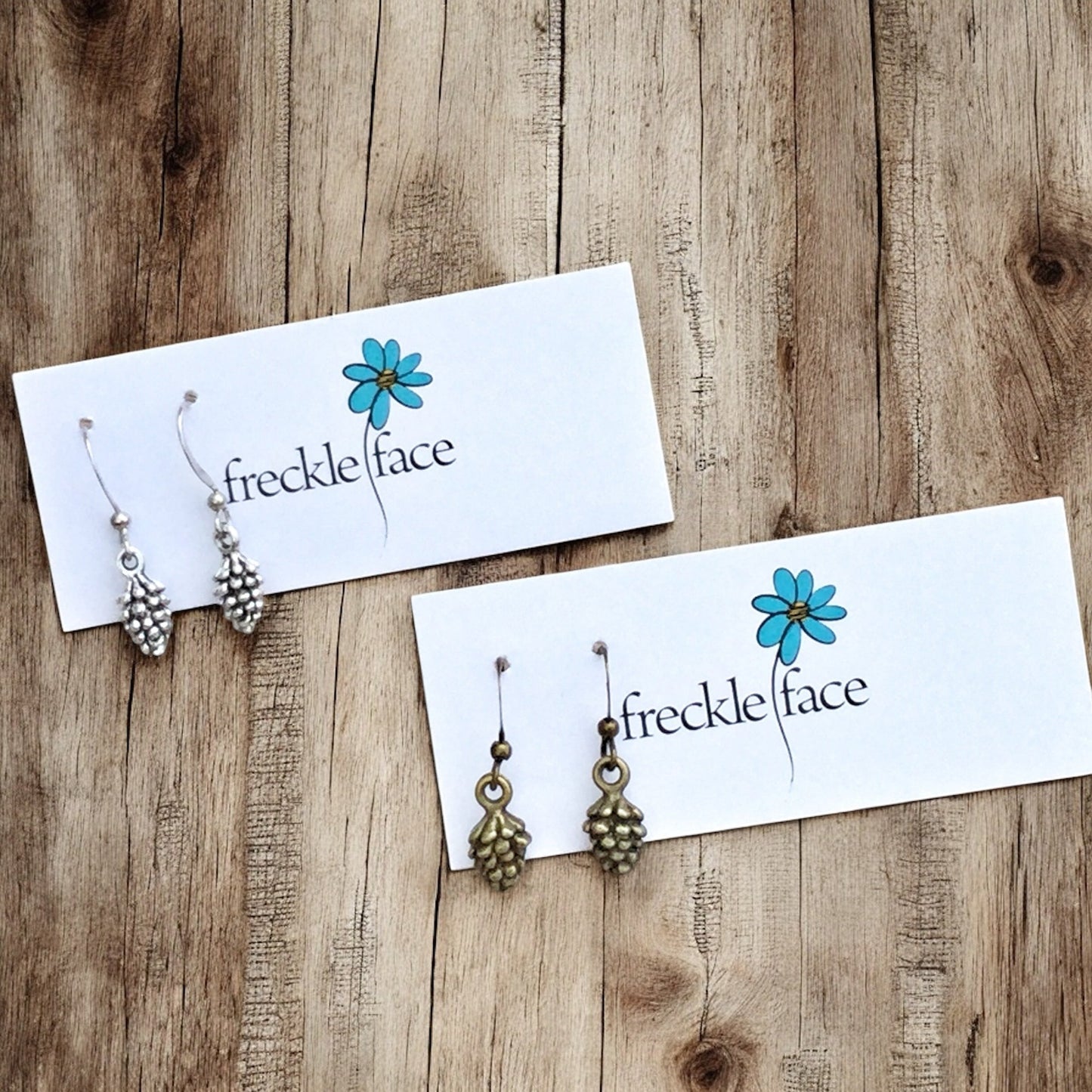 Boucles d'oreilles Pommes de Pin – Boucles d'oreilles pendantes hypoallergéniques inspirées de la nature