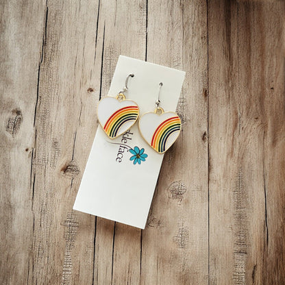 Boucles d'Oreilles Cœur Arc-en-ciel – Émail Blanc & Arc-en-ciel Multicolore