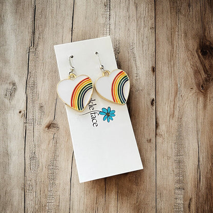 Boucles d'Oreilles Cœur Arc-en-ciel – Émail Blanc & Arc-en-ciel Multicolore