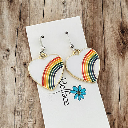 Boucles d'Oreilles Cœur Arc-en-ciel – Émail Blanc & Arc-en-ciel Multicolore