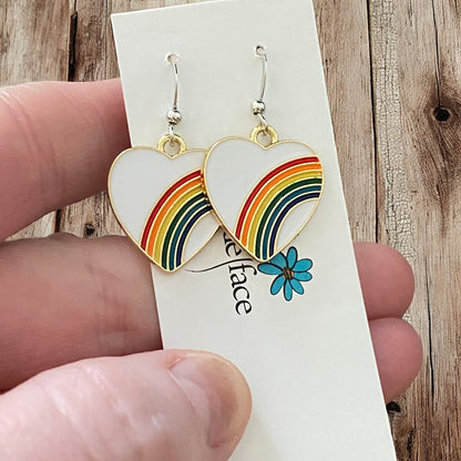 Boucles d'Oreilles Cœur Arc-en-ciel – Émail Blanc & Arc-en-ciel Multicolore