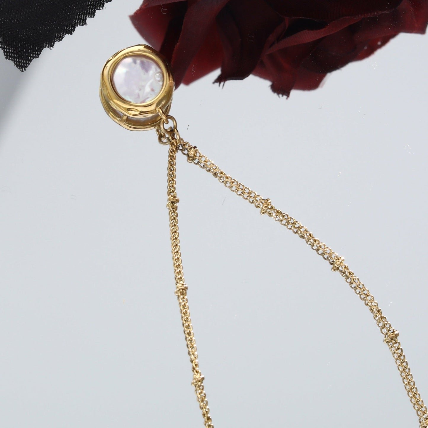 LERATI: Beaded Chain with an Encased Fresh Water Pearl Pendant in Gold