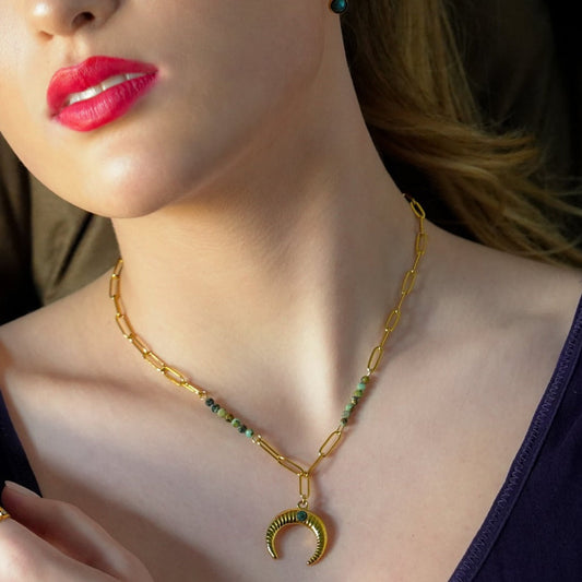LILLE: Collier or pendentif croissant de lune en pierre naturelle turquoise africaine style bohème-chic