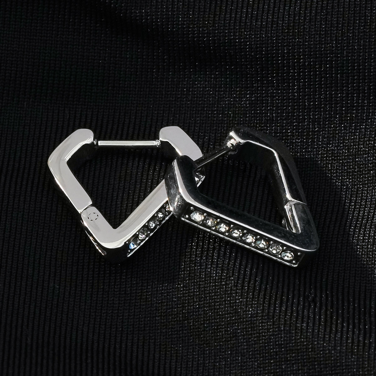 MARIETTA Or blanc (Tonalité argentée) : Mini créoles triangulaires avec zircons pavés