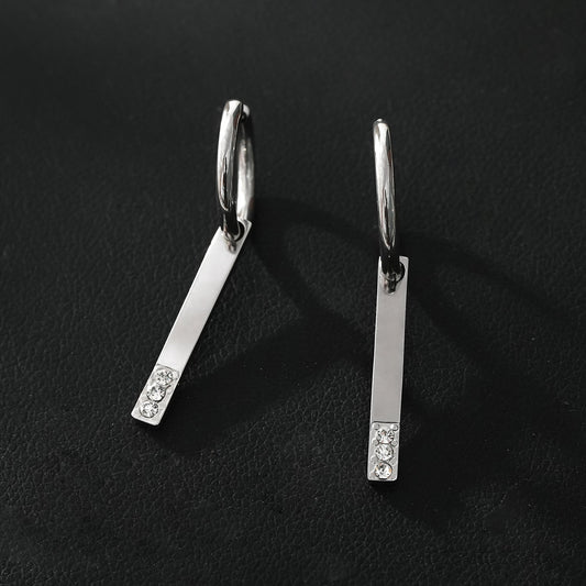 Style MAYLA : Créoles Argentées au Charme Minimaliste avec Trio de Zircons