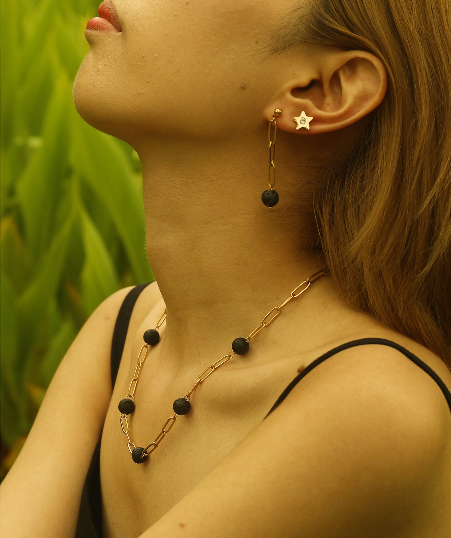LAYLA Gold : Puces d'oreilles en forme d'étoile avec un oxyde de zirconium solitaire au centre