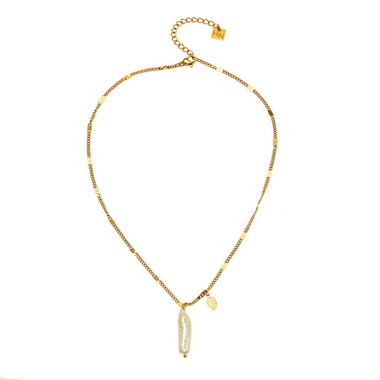 ANNECY: Collier chic inspiré de la nature, orné d'une perle baroque et d'un charm feuille