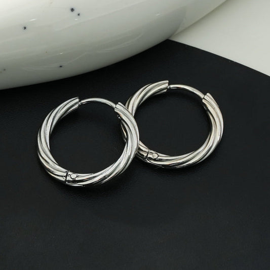 PURLEY : Boucles d'oreilles mini créoles modernistes richement texturées en or blanc (ton argenté)