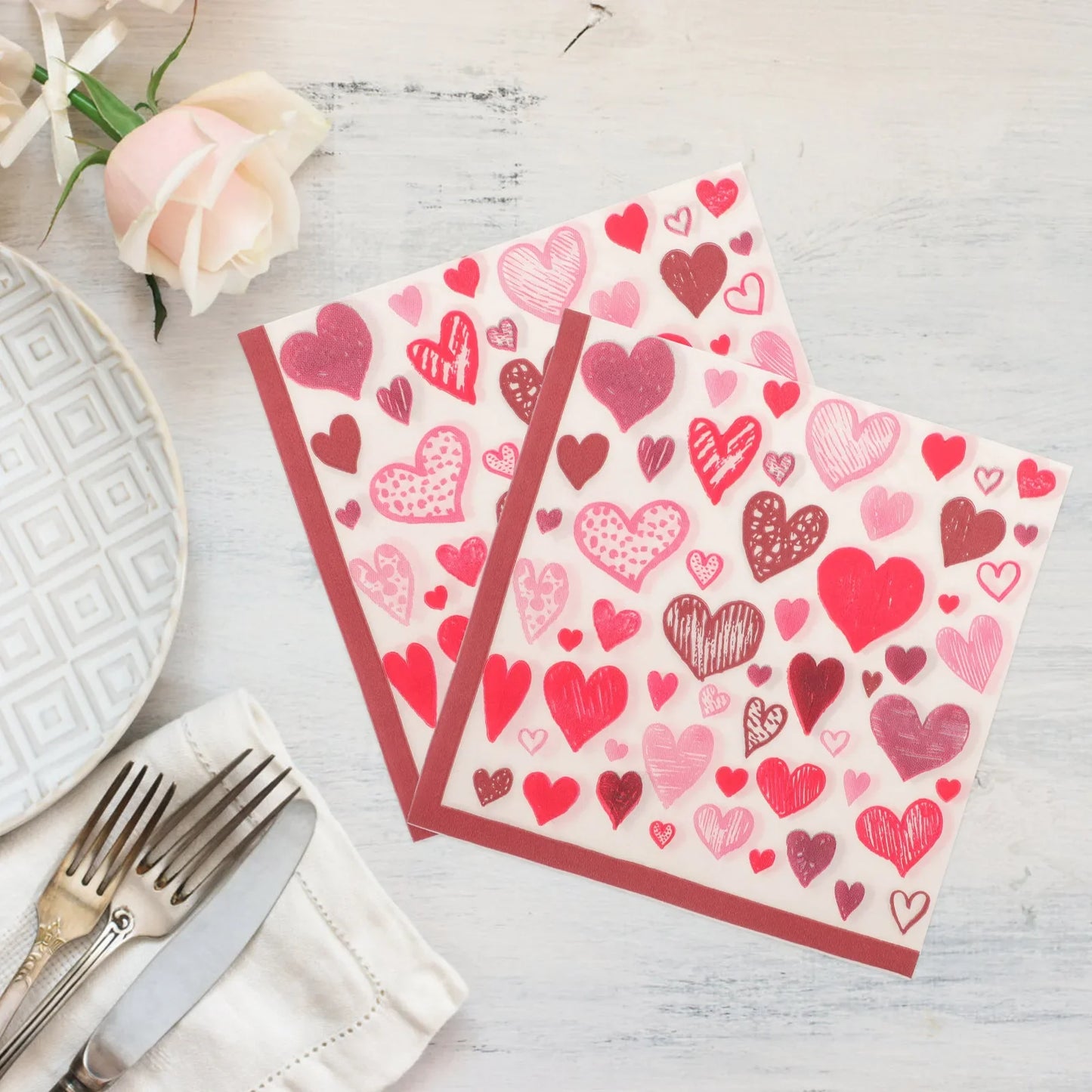 40 Serviettes en Papier Cœur Amour Élégantes Forme Carrée Parfaites pour les Couverts et la Mise en Place de la Table Serviettes de Table en Papier