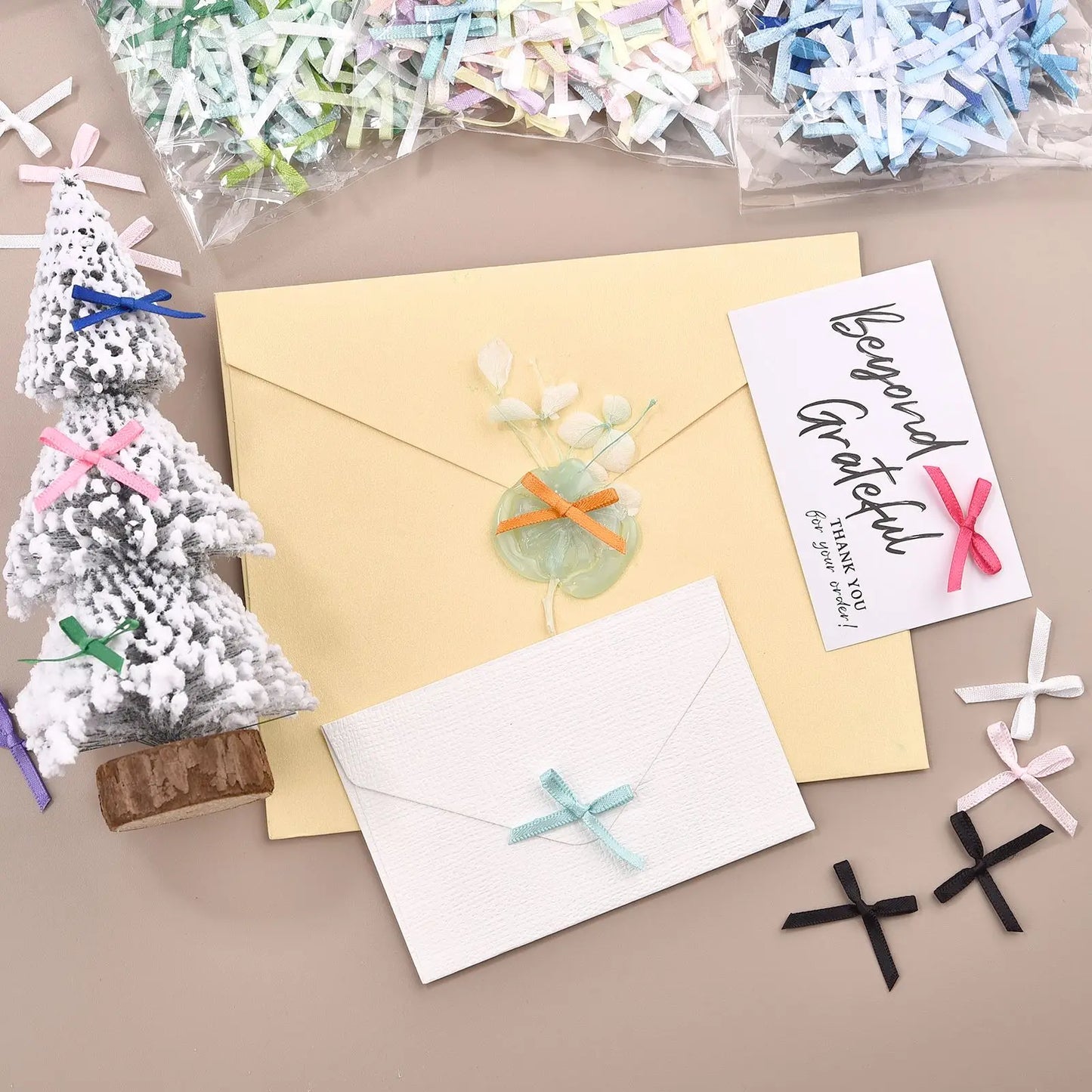 100 mini-nœuds en ruban, fleurs en satin, nœuds à faire soi-même, embellissements pour l'artisanat, accessoires pour l'artisanat, fournitures de décoration de Noël