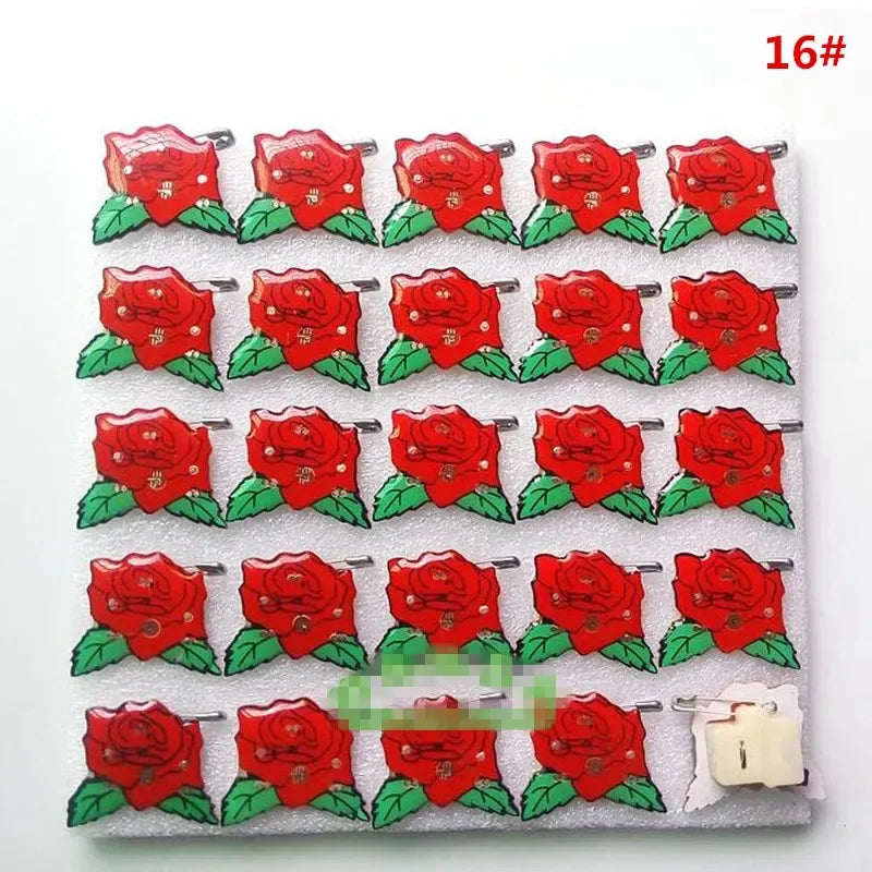 25pcs Broche Lumineux LED Clignotant Amour Fête Dessin Animé Badge Lumineux Cadeau Cosplay Noël Mariage Festival Halloween