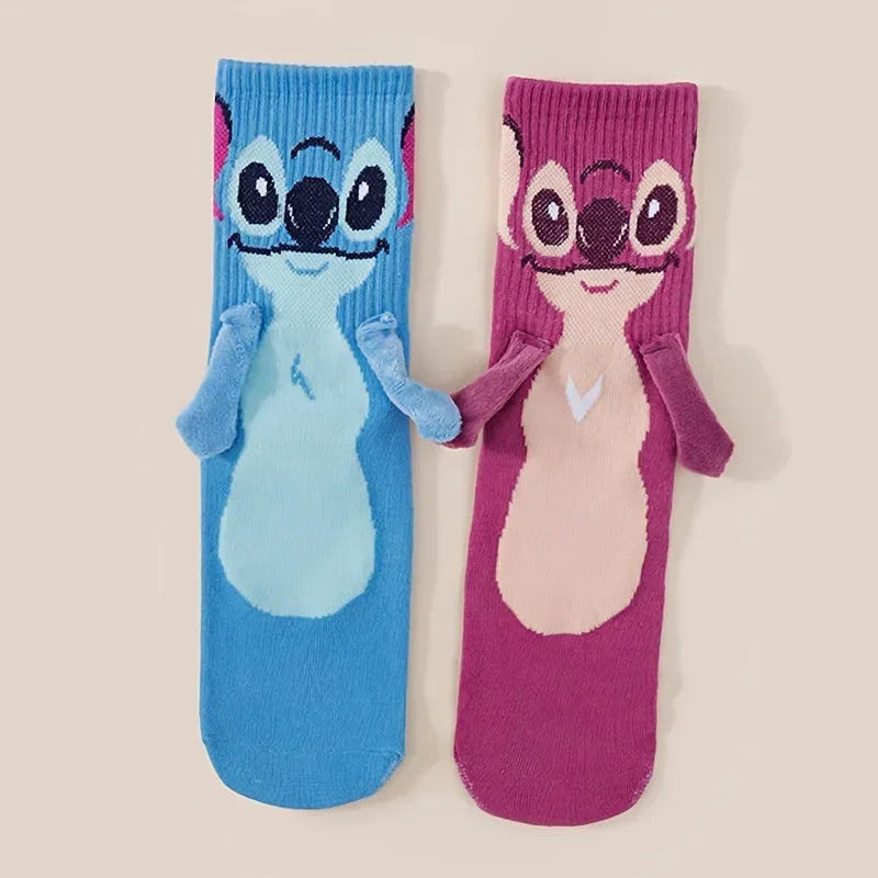 Chaussettes Main dans la main Stitch Dessin Animé Amusantes Mode Polyvalentes Douces Confortables Mignonnes Créatives Adultes enfants chaussettes antidérapantes jouets cadeaux