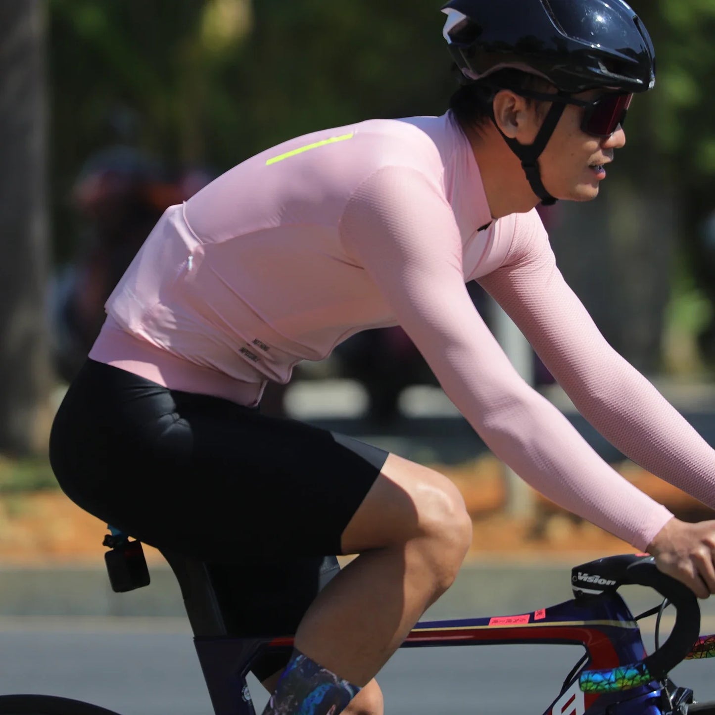SPEXCEL nouveau maillot de cyclisme professionnel à manches longues été tissu léger conception à col bas avec manches en maille légère pour hommes