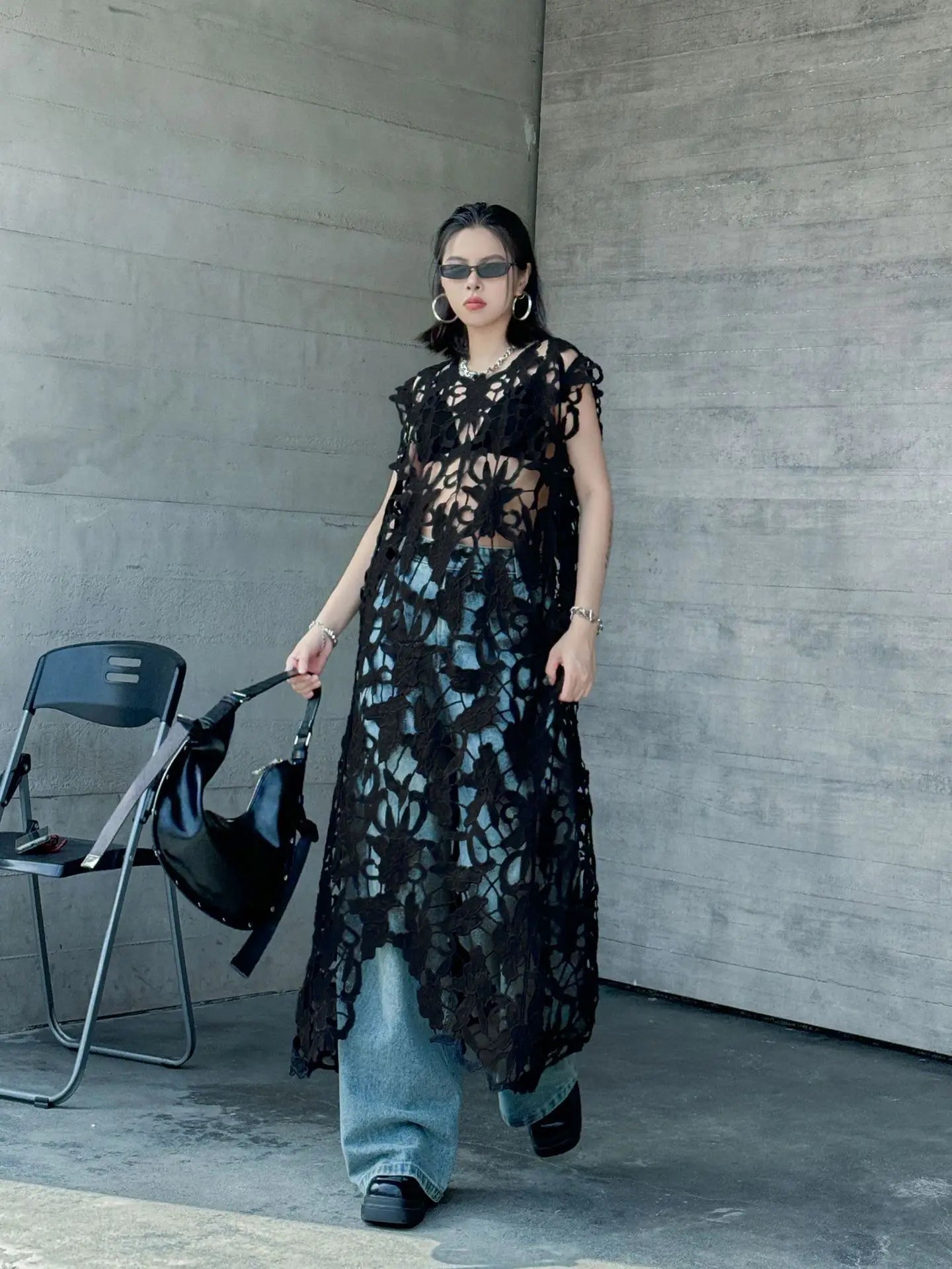[EWQ] Chic belle Robe européenne à la mode femmes vêtements crochet à motifs découpe Robe sans manches Robe noire 2025 été nouveau