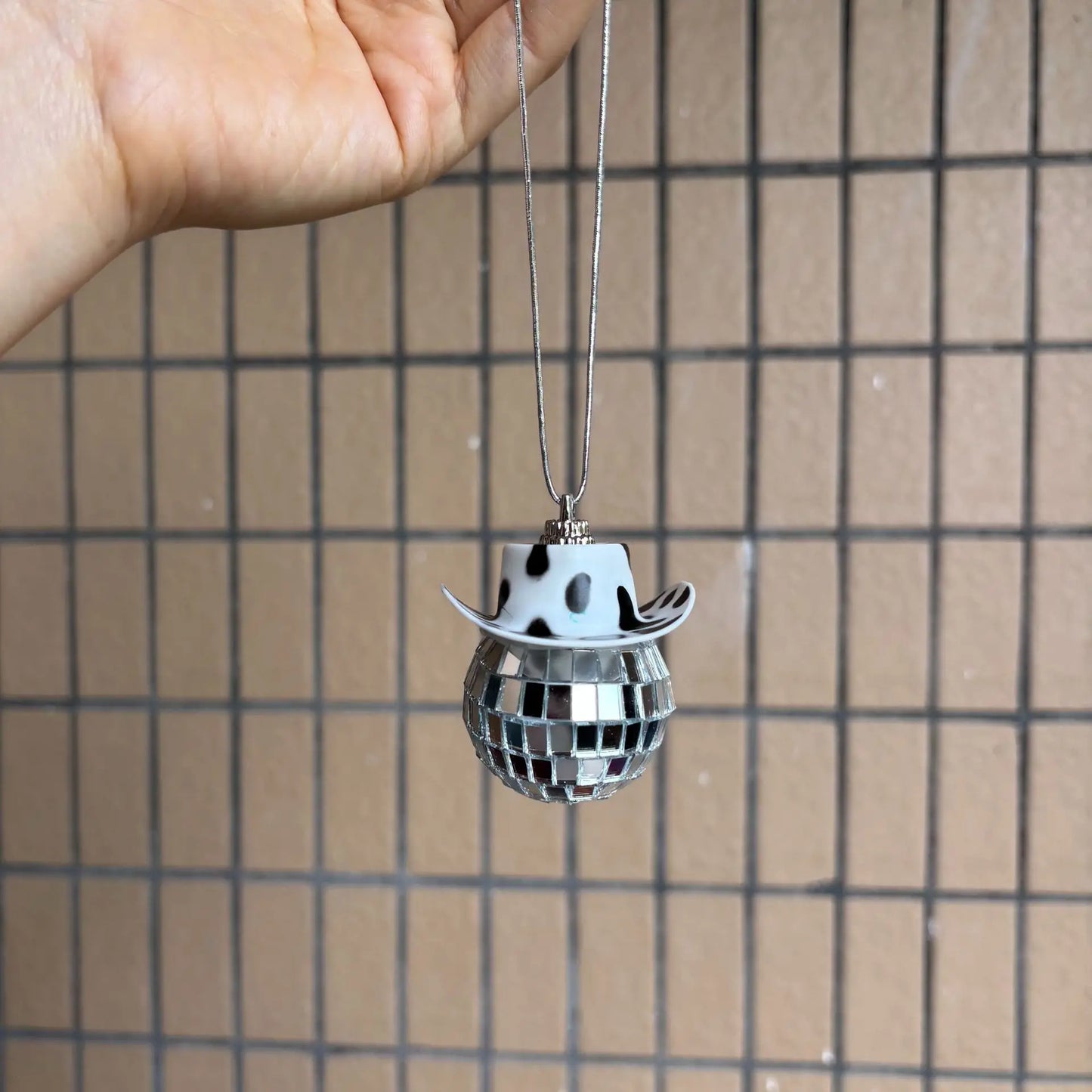 Chapeau de Cowboy Rose Vache Pendentif de Voiture Rétroviseur Boule Disco Bling Porte-clés Accessoires Western Décoration de Sac Rénovation de Voiture