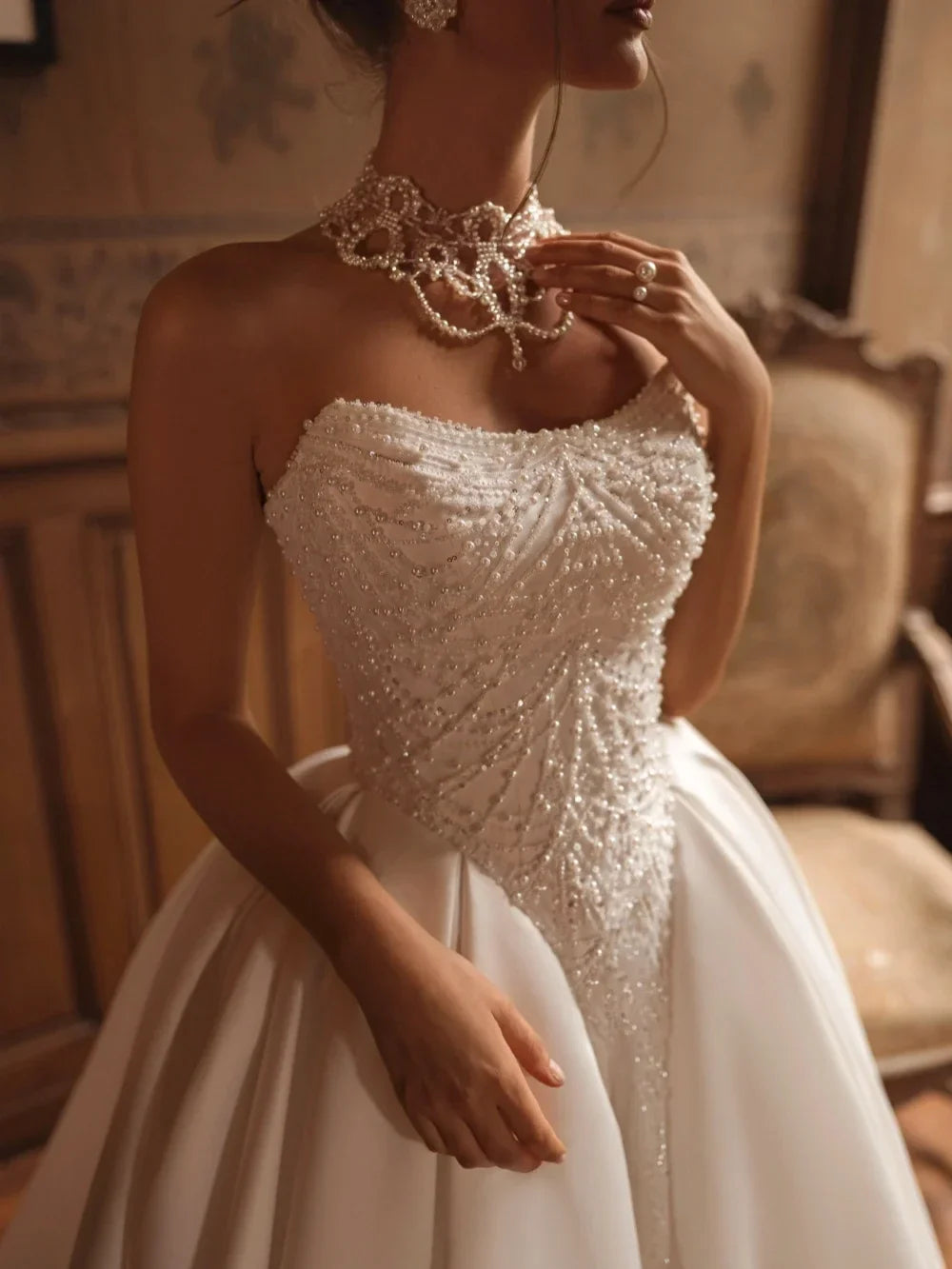 Robe de mariée bustier élégante en perles, Robe de bal de princesse délicate pour femmes, avec boutons dans le dos, traîne chapelle, sur mesure