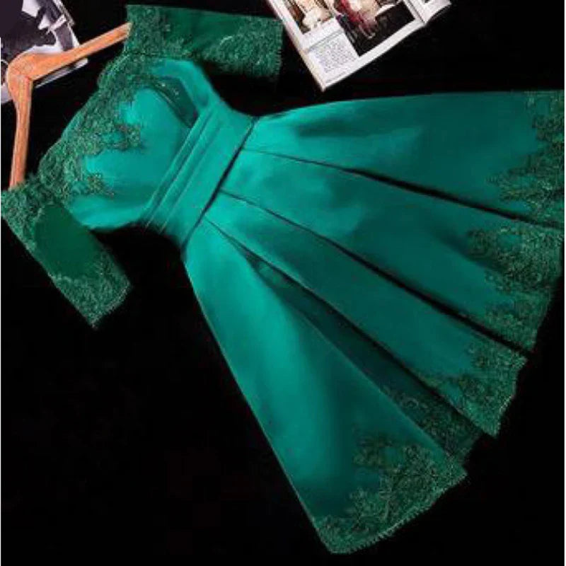 Élégantes robes de soirée épaules dénudées courtes en satin ligne A robe de cocktail avec demi-manches robe de soirée robes de bal