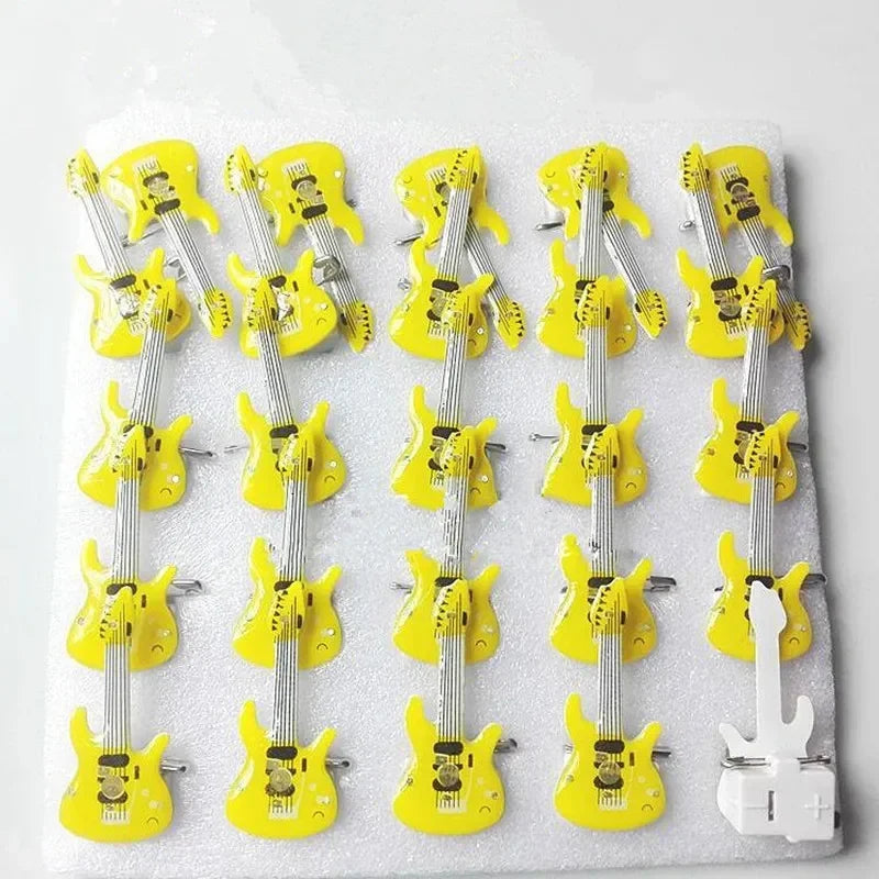 25pcs Broche Lumineux LED Clignotant Amour Fête Dessin Animé Badge Lumineux Cadeau Cosplay Noël Mariage Festival Halloween