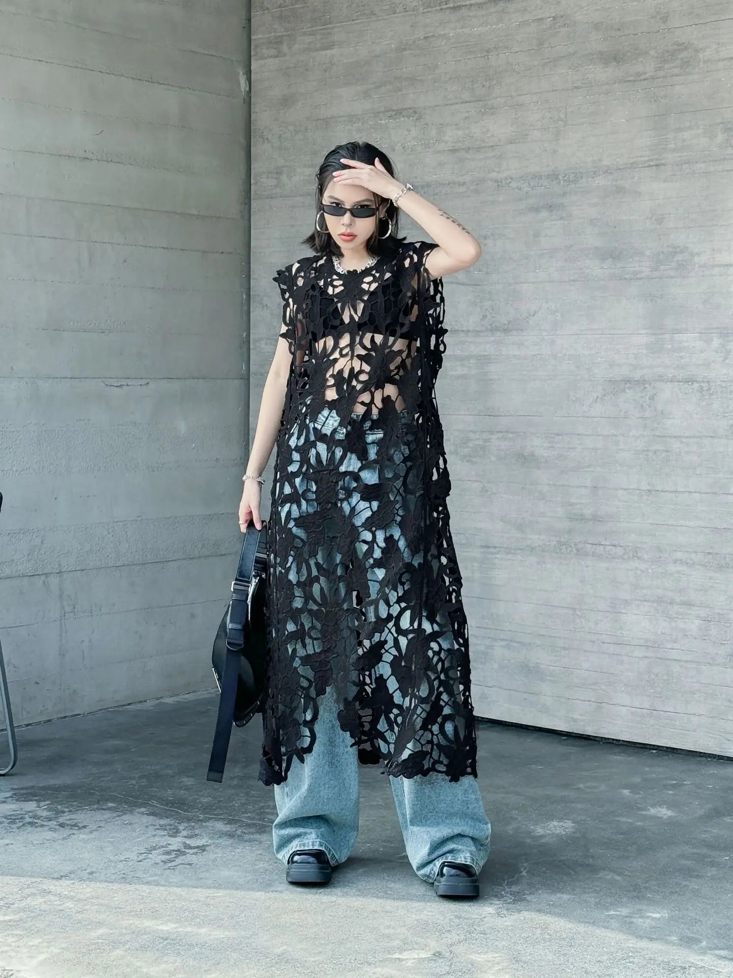 [EWQ] Chic belle Robe européenne à la mode femmes vêtements crochet à motifs découpe Robe sans manches Robe noire 2025 été nouveau