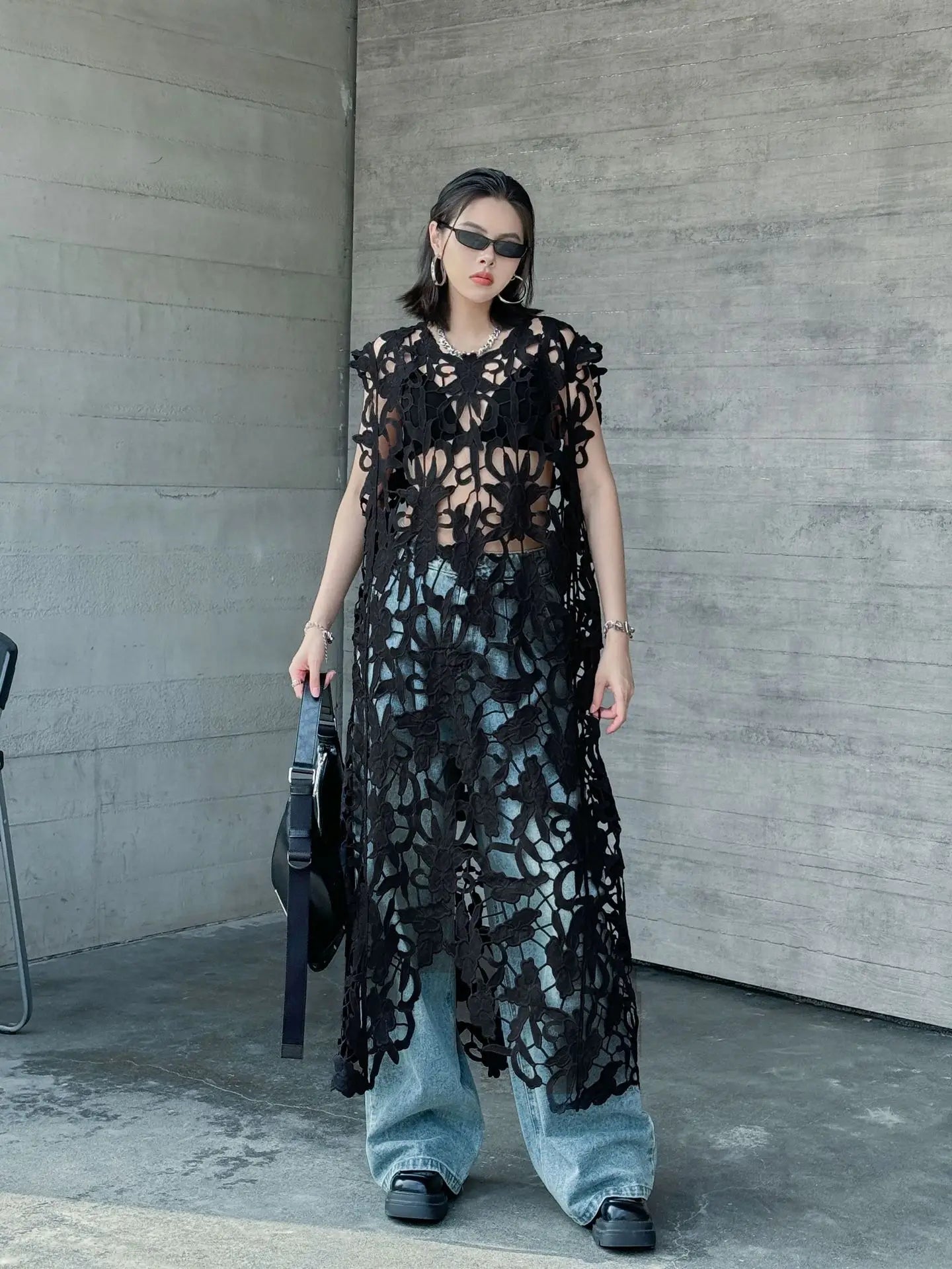 [EWQ] Chic belle Robe européenne à la mode femmes vêtements crochet à motifs découpe Robe sans manches Robe noire 2025 été nouveau