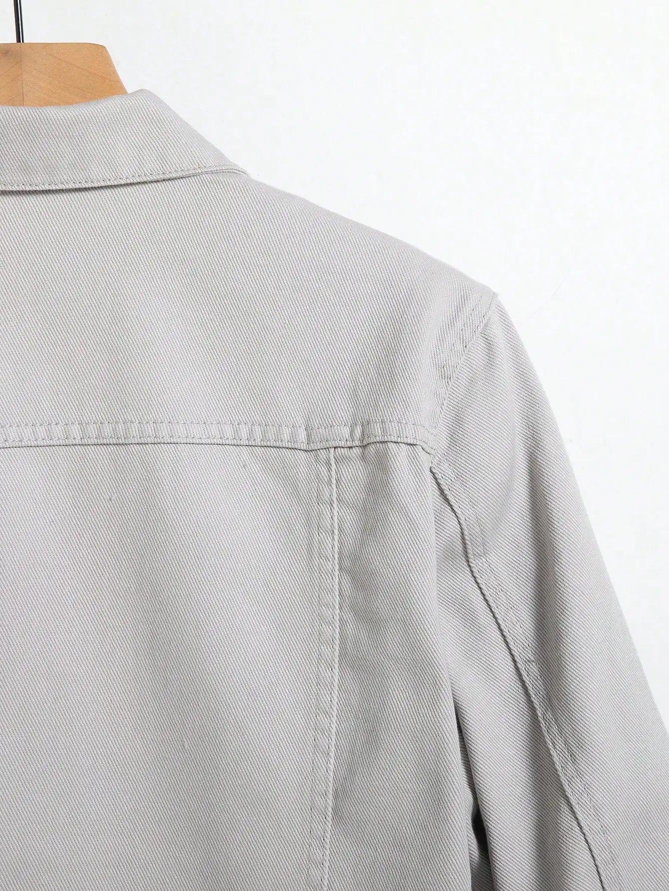 Men's denim jacket for spring and autumn. Gray denim coat. Versatile for daily casual wear. Fashionable and trendy.