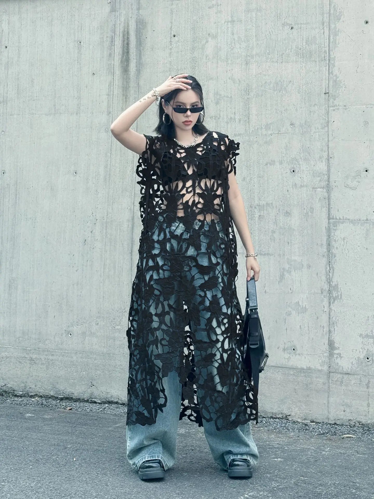 [EWQ] Chic belle Robe européenne à la mode femmes vêtements crochet à motifs découpe Robe sans manches Robe noire 2025 été nouveau