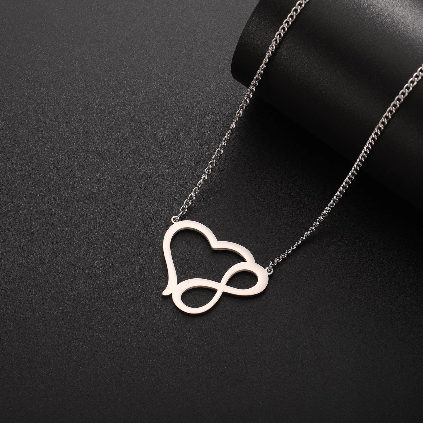 Skyrim Infinite Love Pendant Necklace Stainless Steel Women's Fashion Jewelry Necklace Couple Christmas Day Jewelry Gift