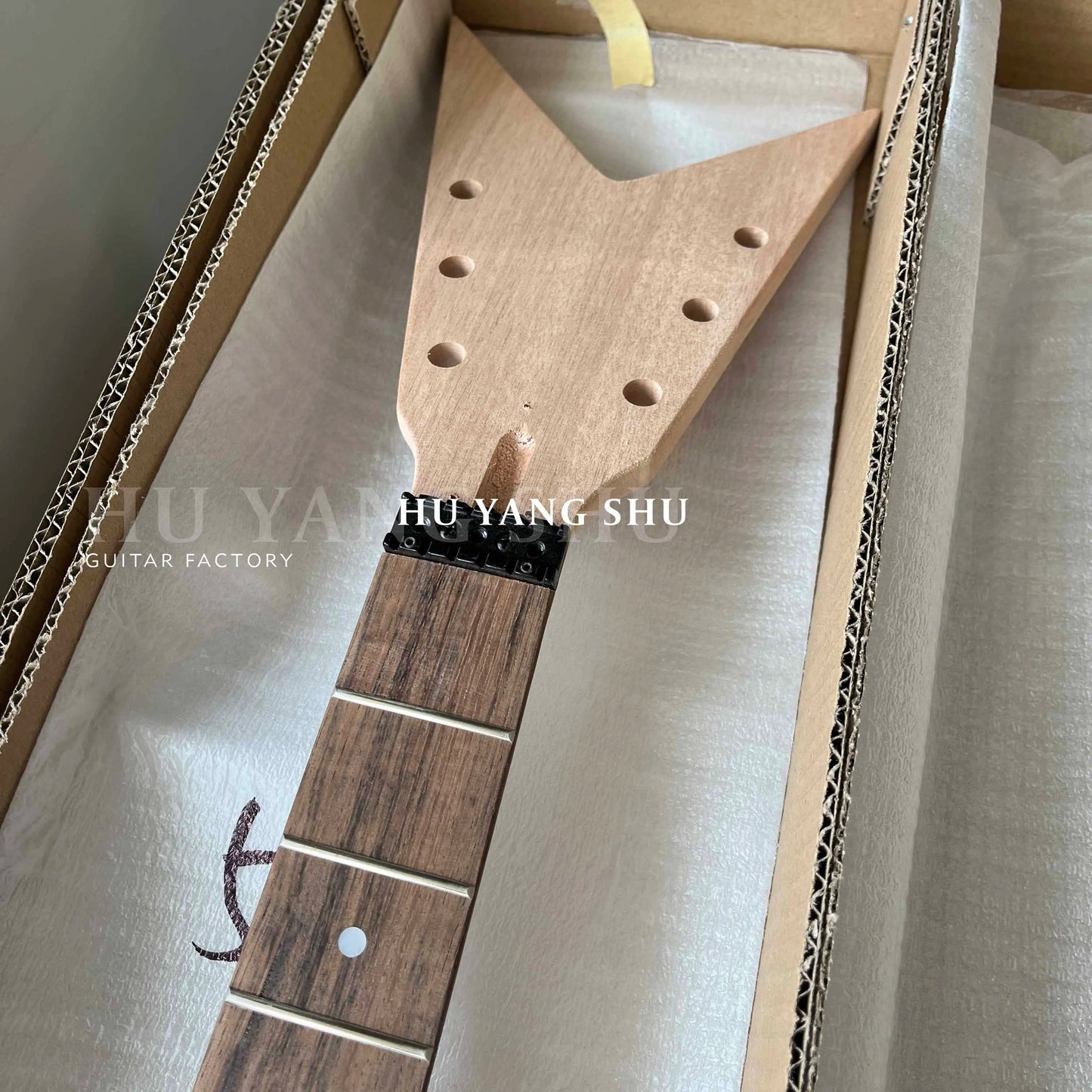 Kit Guitare Électrique DIY - Corps, Manche, Touche, Chevalet en Noyer sur Mesure - Fabriqué en Bois de Noyer - Livraison Gratuite