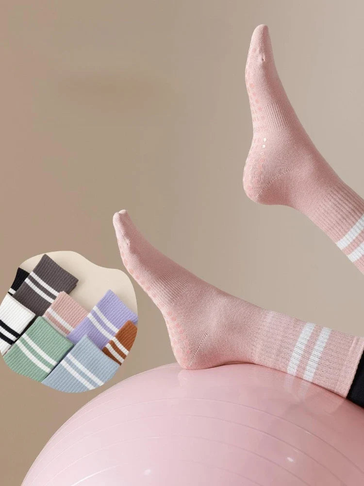 3 paires de chaussettes de yoga, longueur moyenne, en pur coton antidérapant avec silicone pour fitness et Pilates en intérieur, chaussettes de sport en gros pour femmes.