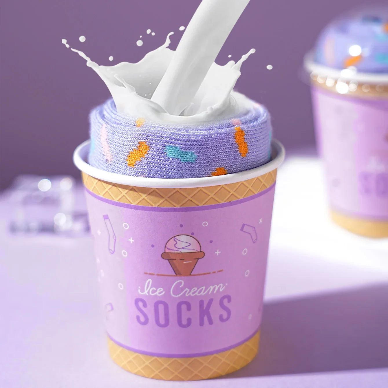 1 Pair of Mid-Calf Socks for Men and Women, Novelty and Fun Blueberry Ice Cream Gift Box, European and American Fashion Style, Comfortable and Breathable, Casual Novelty Gift