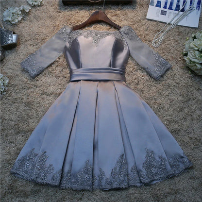 Élégantes robes de soirée épaules dénudées courtes en satin ligne A robe de cocktail avec demi-manches robe de soirée robes de bal