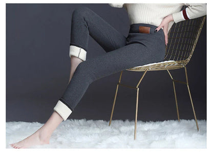 Legging taille haute sans couture pour femme avec intérieur en polaire doux, thermique, chaud, isolé, pour l'hiver. Collant polaire chaud pour femme. Vêtements d'hiver pour femme.