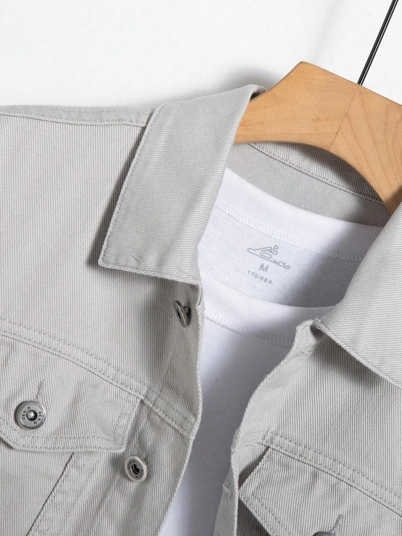 Men's denim jacket for spring and autumn. Gray denim coat. Versatile for daily casual wear. Fashionable and trendy.