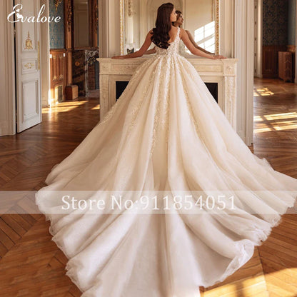 Robe de mariée de bal exquise brodée d'appliques avec col carré, perles et bretelles spaghetti, coupe princesse, sur mesure