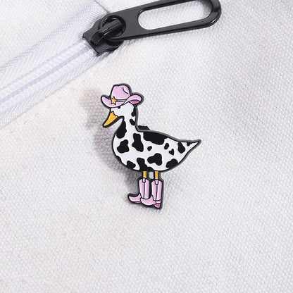 Broches Émaillées Originales Vache de Lait Mignonne Drôle et Canard, Broches Créatives de Canard Cow-boy Occidental, Badge de Revers pour Vêtements, Bijoux de Cosplay, Cadeaux pour Amis
