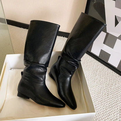 Arden Furtado 2025 Automne Bottes d'équitation en cuir de vachette, bout carré, sans lacets, talon bas, bottes hautes, bottes ajustées rétro marron pour femmes