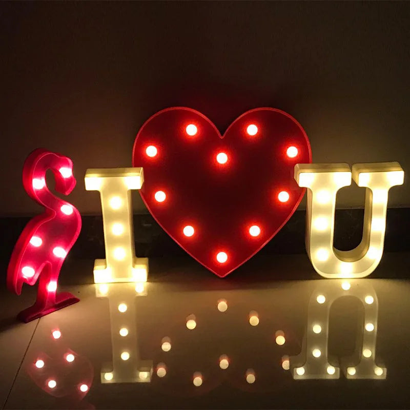 Lumière LED décorative avec lettre en forme de cœur pour la Saint-Valentin